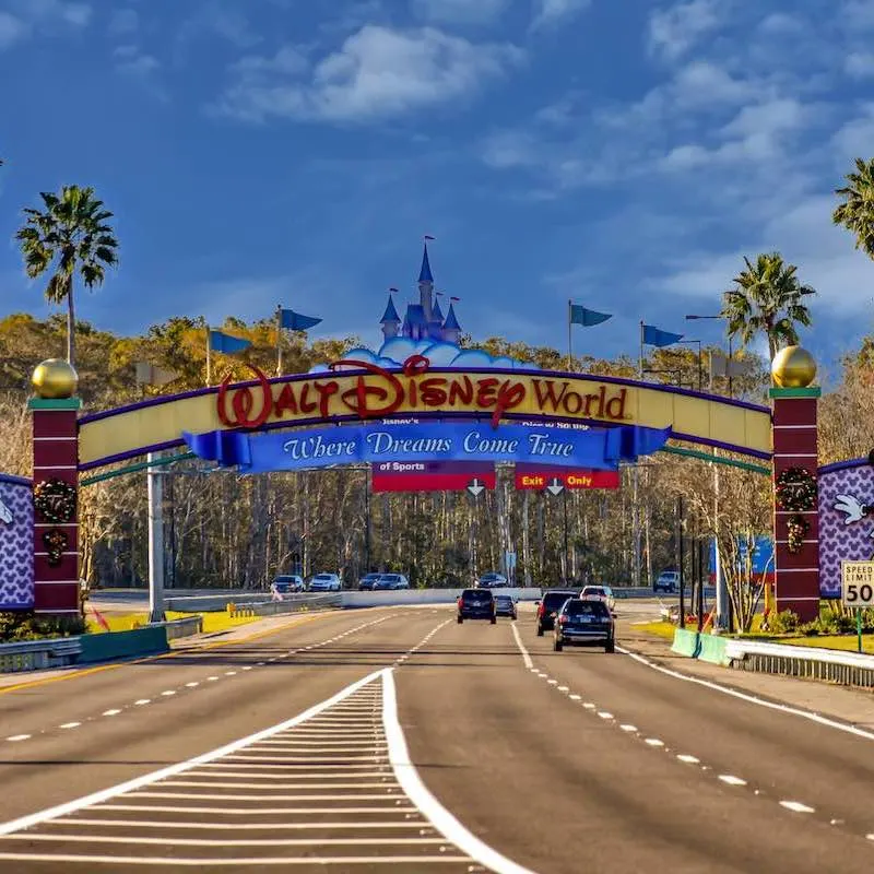 A quiet car entrance to Walt Disney World