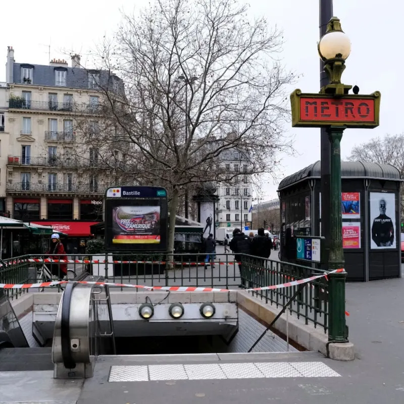 paris metro closed