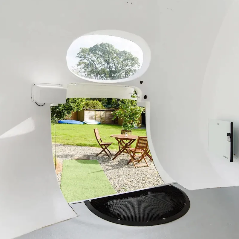 UFO 'Futuro styled Flying Saucer'! pic 3 AirBnB listing