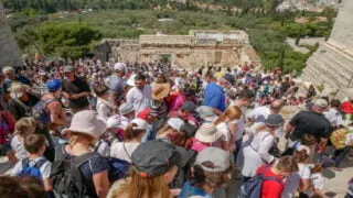 View from extremely busy and crowded Acropolis1